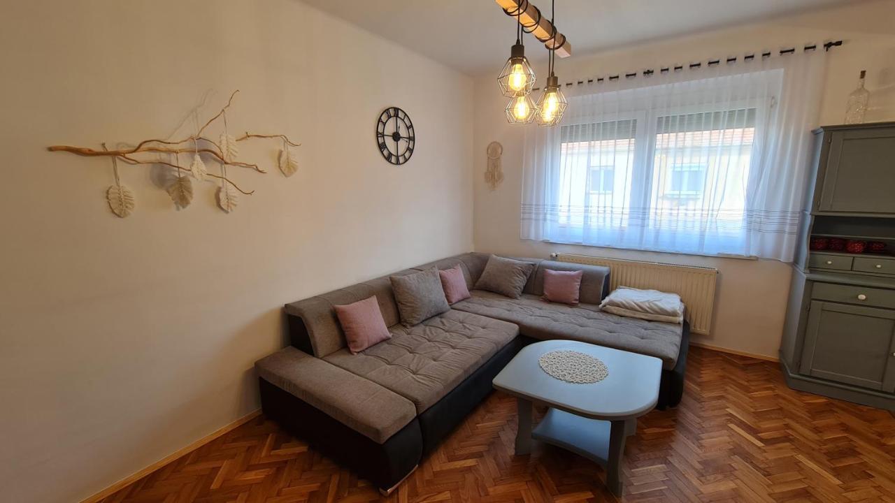 Ri-Jo Apartman Mohács エクステリア 写真